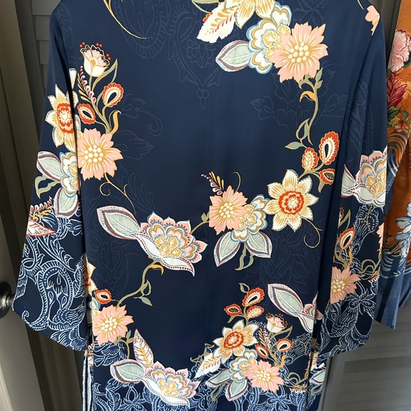 Beautiful jacket - Picture 2 of 3